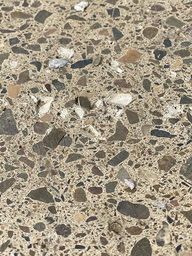 Terrazzo-Löcher.jpeg